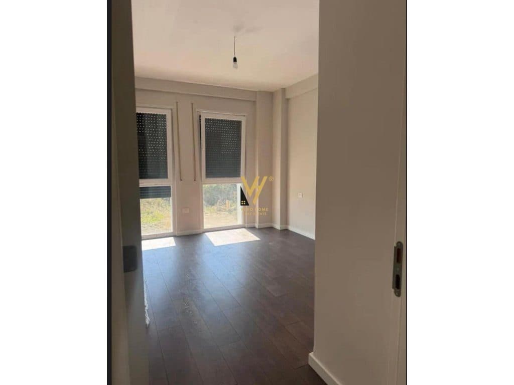 JEPET APARTAMENT 2+1+2BLK ME QERA TE BULEVARDI I RI 60.000 LEKE 4