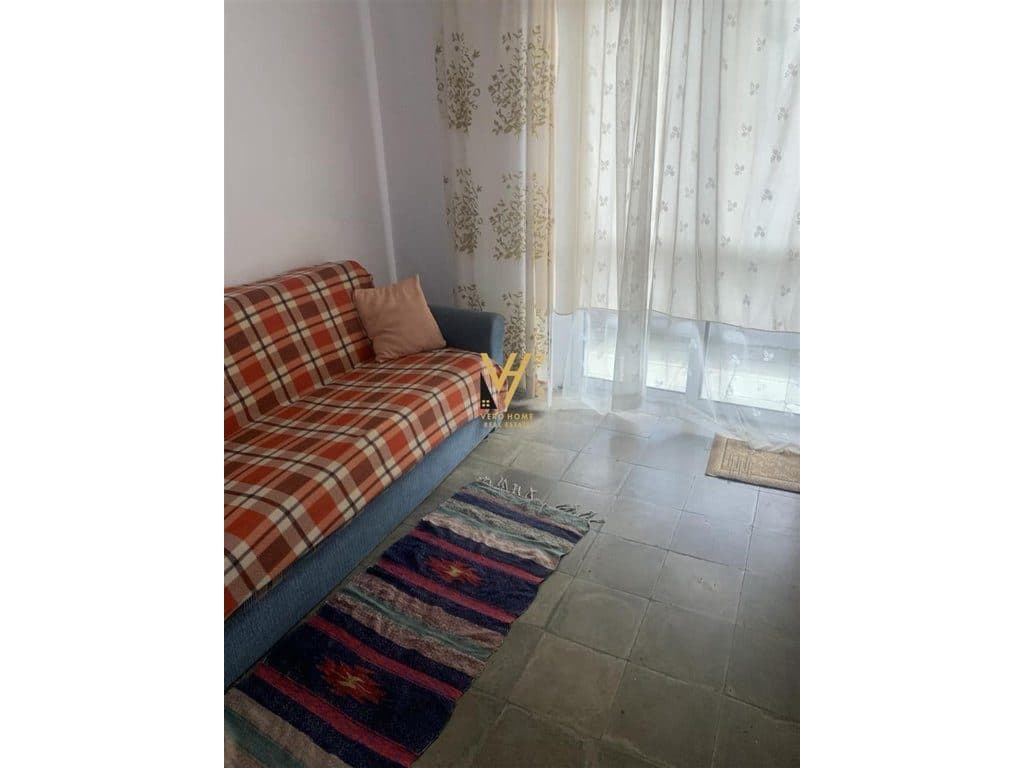 JEPET APARTAMENT 2+1+ANEKS ME QERA TE MEDRESEJA 45.000 LEKE