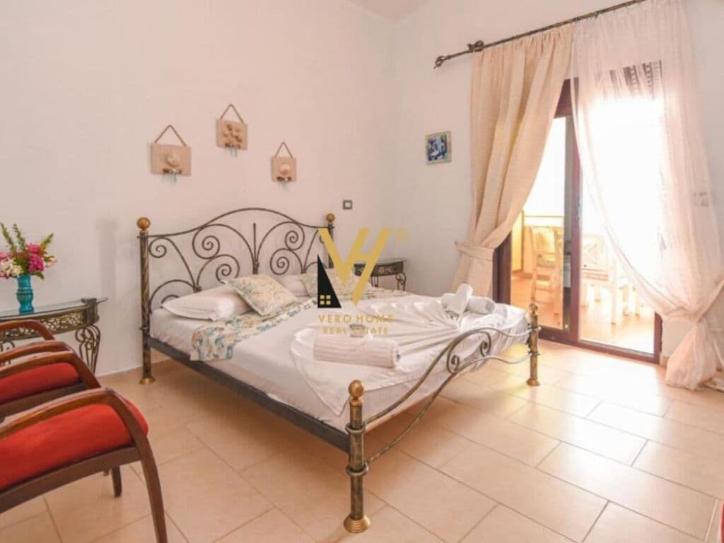 Shitet Hotel ne Dhermi 1500 m2