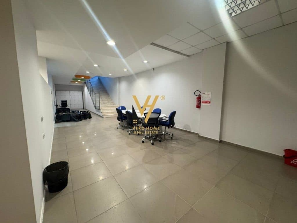 JEPET ZYRE 1.400 M2 ME QERA TE DELIJORGJI 7.000 EURO 3