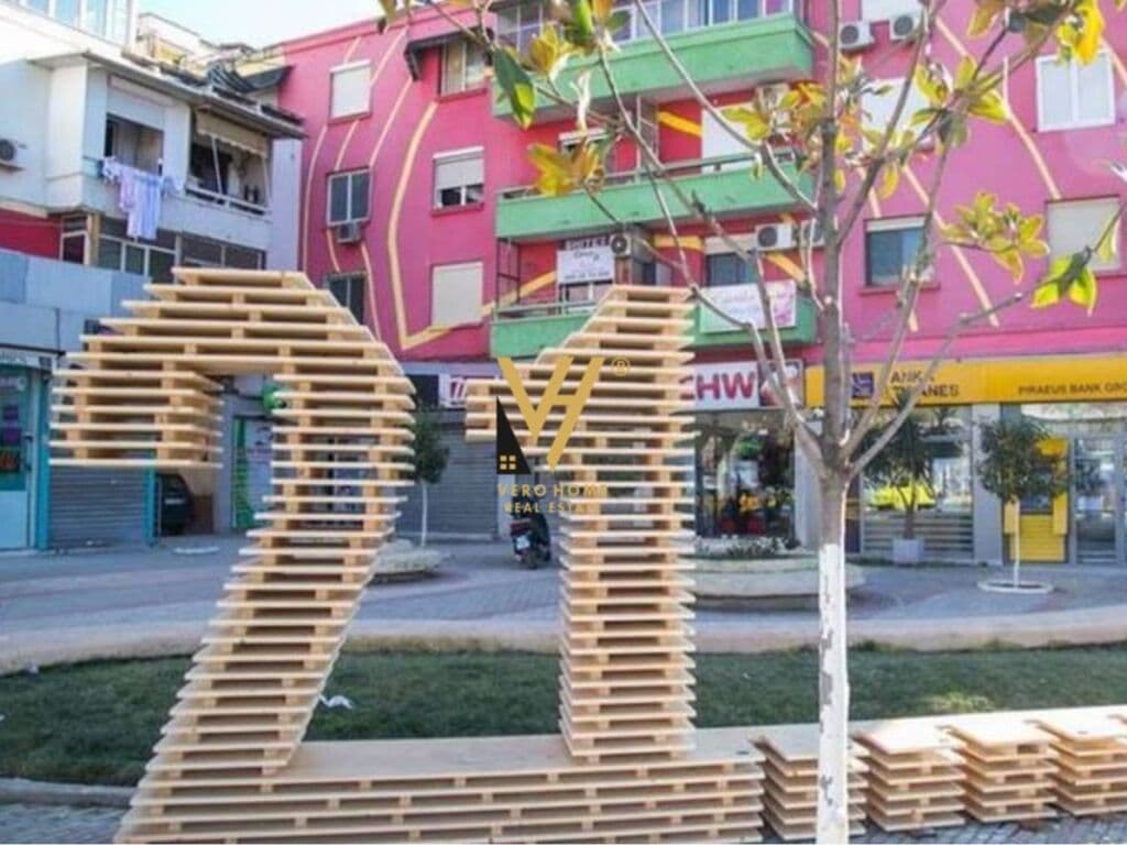 Jepet zyre me qera te 21 Dhjetori 40 m2