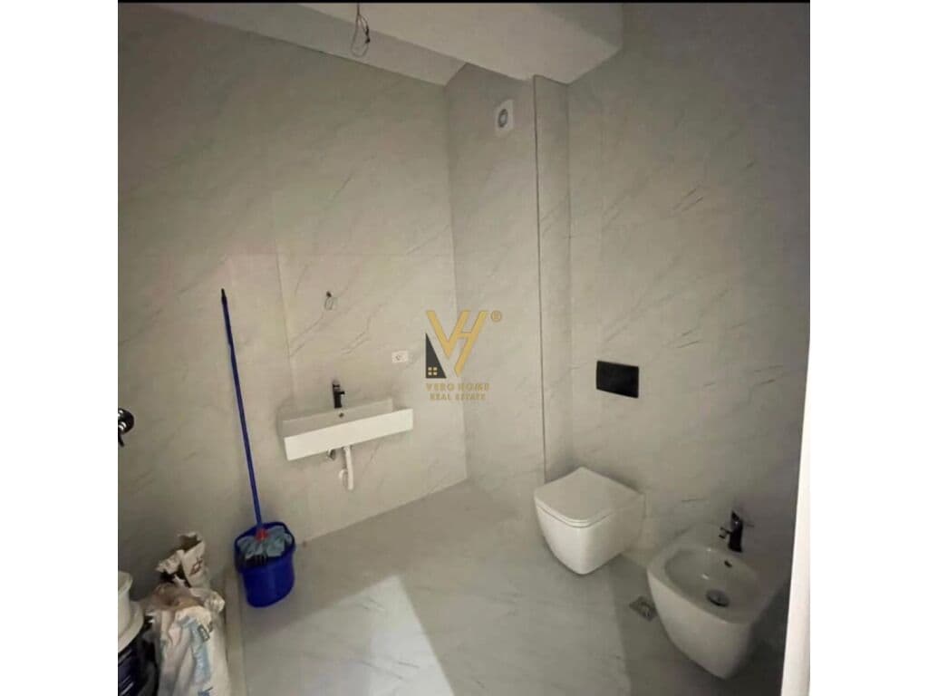 Jepet zyre me qera te Rruga e Dibres 104 m2