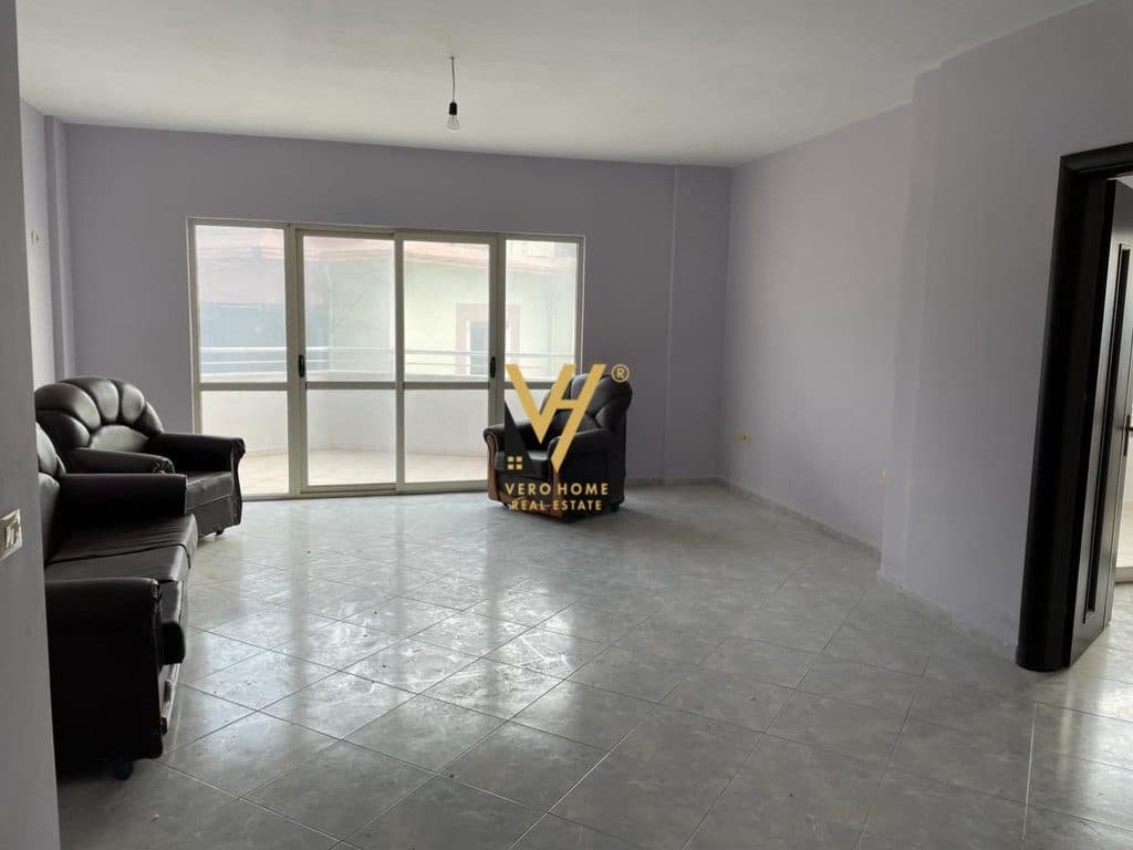 SHITET APARTAMENT 2+1+2+AMBIENT BIZNESI NE QESARAKE 270.000 EURO