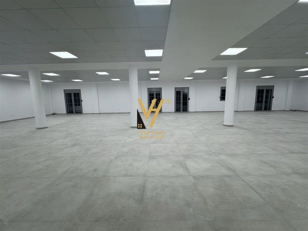 JEPET AMBIENT 360M2 ME QERA NE SAUK 1.500 EURO