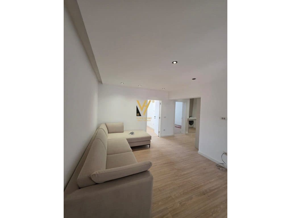 JEPET APARTAMENT 2+1+BLK ME QERA NE QENDER 750 EURO