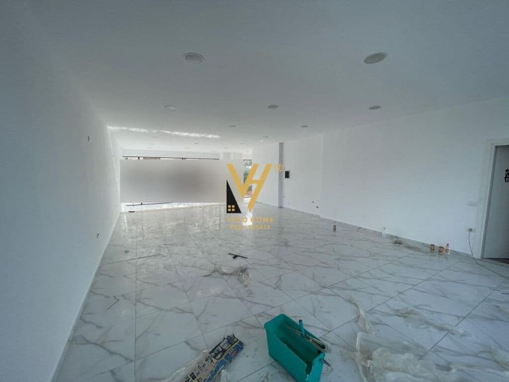 Shitet Njesi Biznesi te Rruga Ndre Mjeda 624 m2