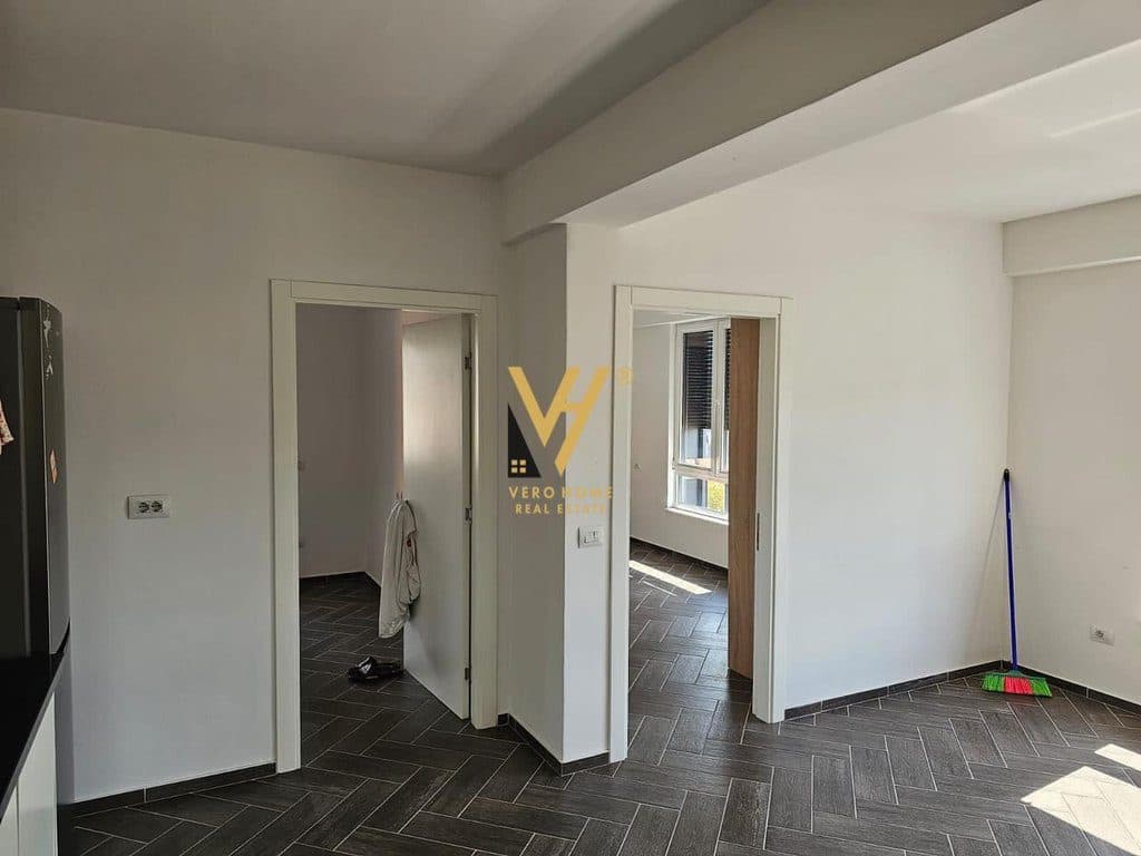 JEPET ZYRE 108 M2 ME QERA TEK MYSLYM SHYRI 1.000 EURO 3
