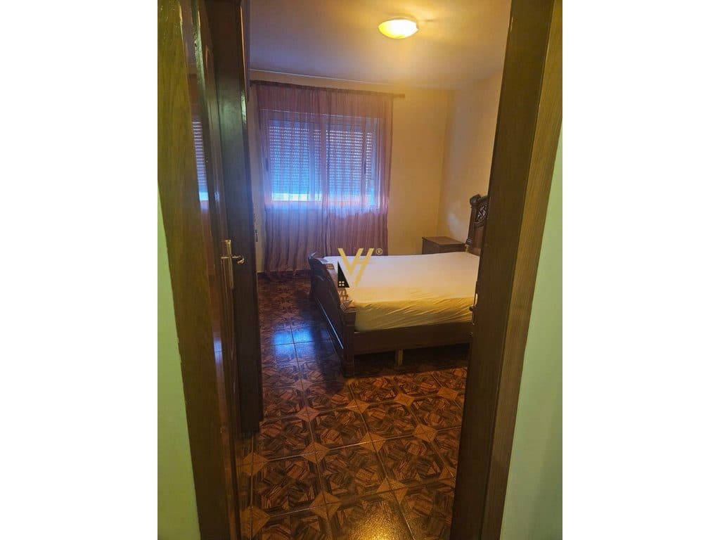 JEPET APARTAMENT 1+1+ANEKS ME QIRA TE ISH PARKU 40.000 LEKE 2