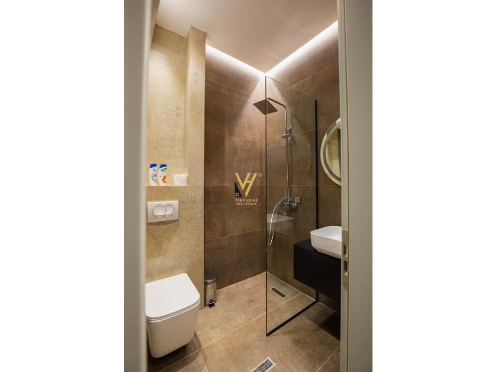 Shitet tre studio te Sheshi Willson 120 m2 4