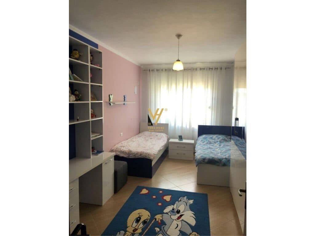 Shitet Apartament 2+1+2+ballkon te Unaza e Re 112 m2 2
