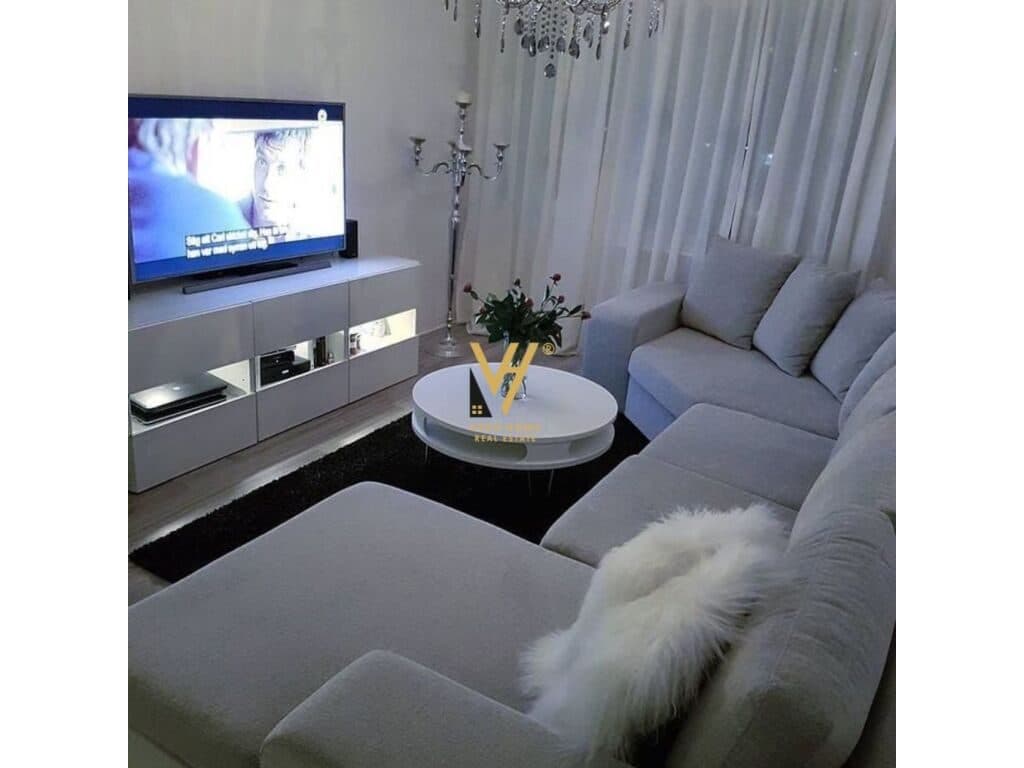 Jepet Apartament 2+1+ballkon me qera ne Misto Mame 146 m2