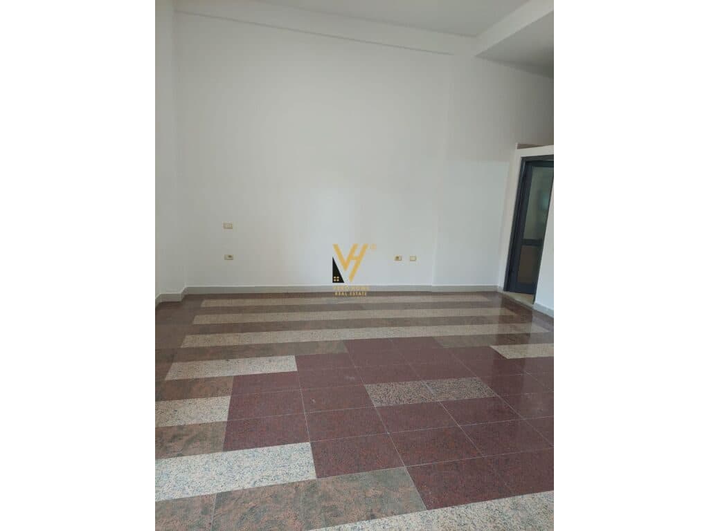 Jepet Dyqan me qera te Rruga Dervish Hekali 40 m2