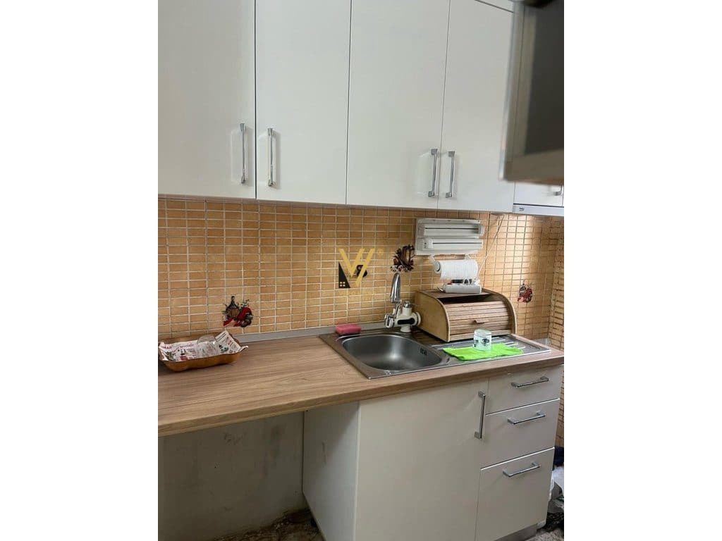 JEPET APARTAMENT 1+1 ME QERA TE RRUGA FORTUZI 45.000 LEKE 2