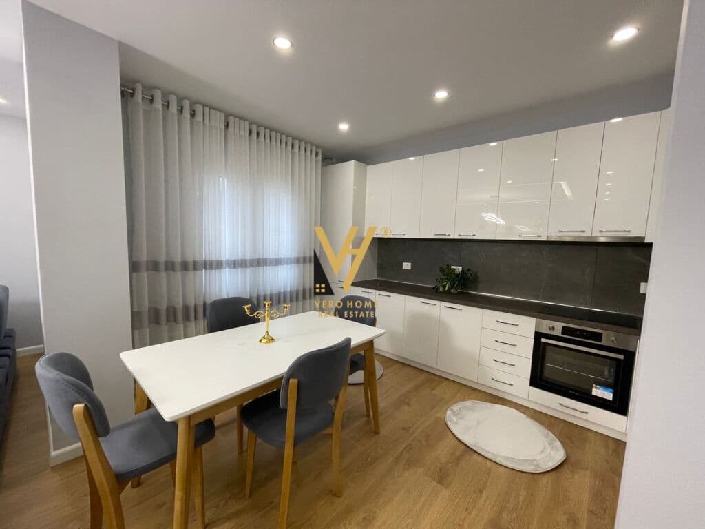 Jepet Apartament 2+1+2+ballkon me qera te Zogu i Zi 110 m2 2