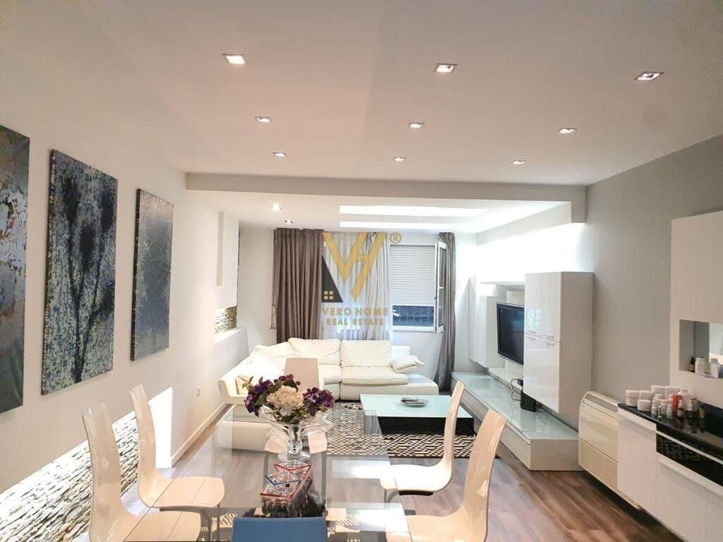 Jepet apartament 2+1+2 me qera te Blloku 200 m2 2