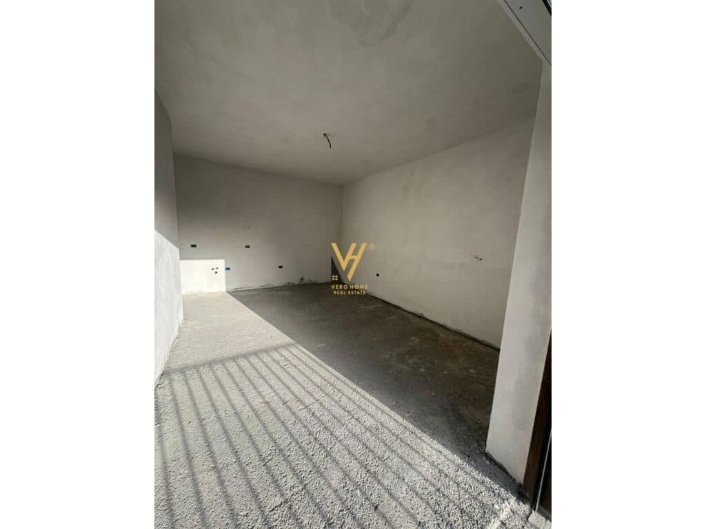Shitet Apartament 2+1+ballkon ne Shkoze 94 m2 4