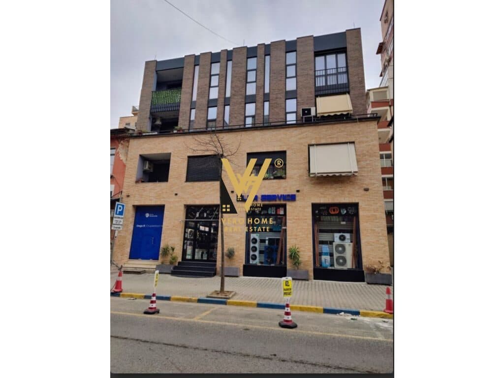 JEPET ZYRE 38 M2 ME QERA TE RR.SIRI KODRA 350 EURO