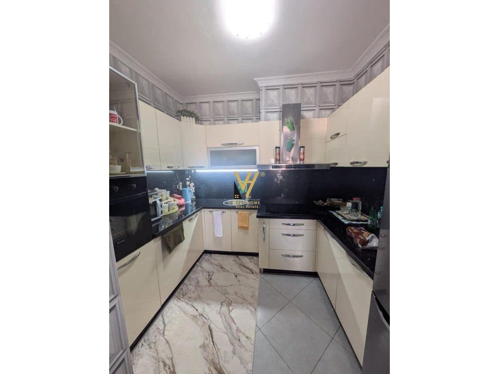 SHITET APARTAMENT 2+1+2 TE STACIONI I TRENIT 270.000 EURO 3