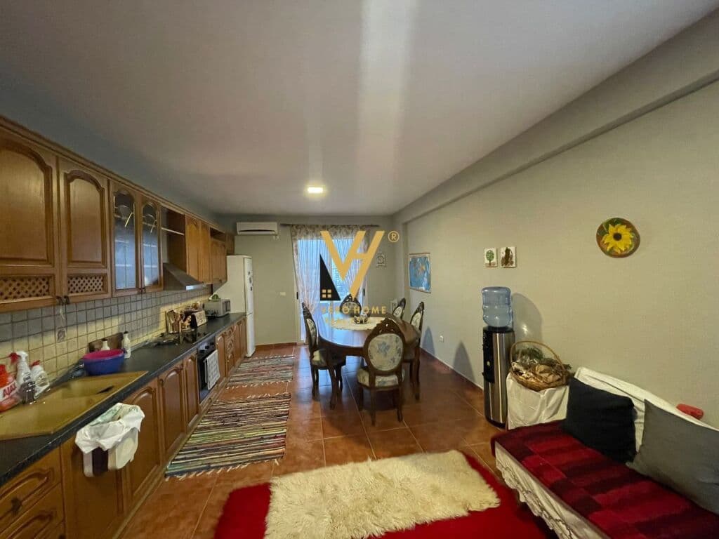 Shitet Apartament Duplex 3+1+2 te Komuna e Parisit 230 m2 2