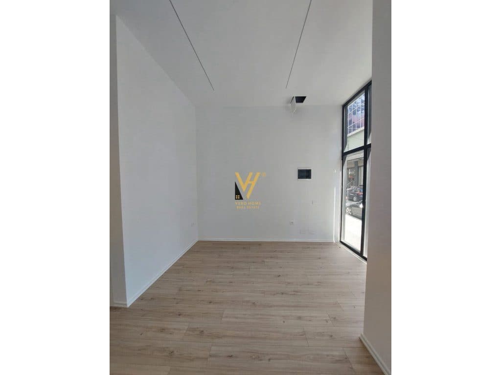 JEPET DYQAN 40 M2 ME QERA TE MINE PEZA 800 EURO 2