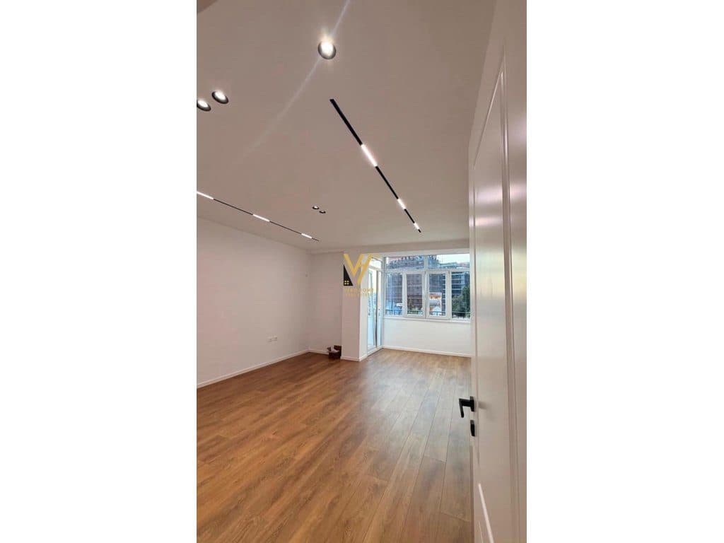 SHITET APARTAMENT 1+1 TE 21 DHJETORI 17.000.000 LEKE