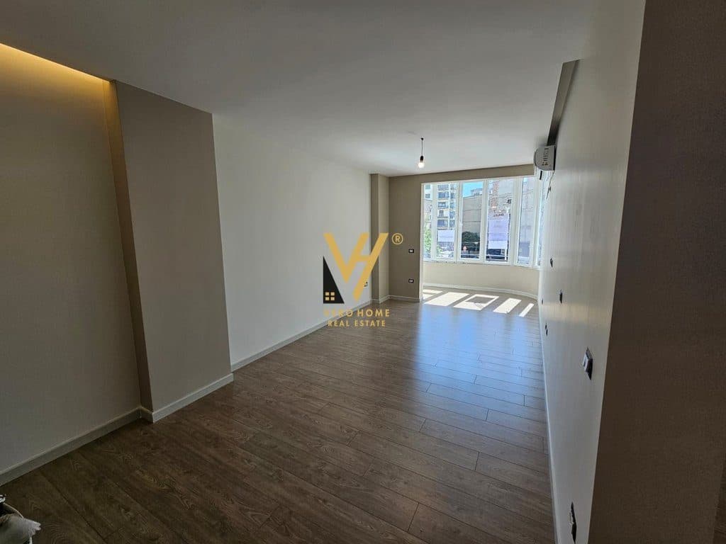 JEPET ZYRE 120 M2 ME QERA TE ZOGU I ZI 1.400 EURO 3