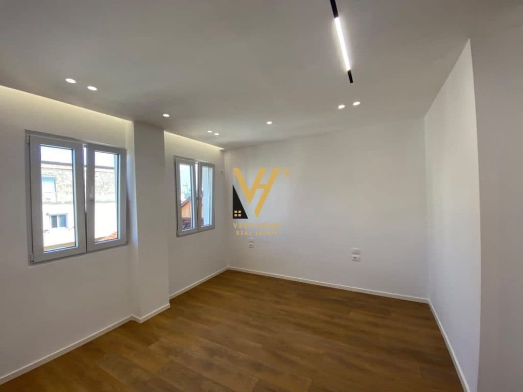 SHITET GAZONIERE 28 M2 TE MOZAIKU 98.000 EURO 2
