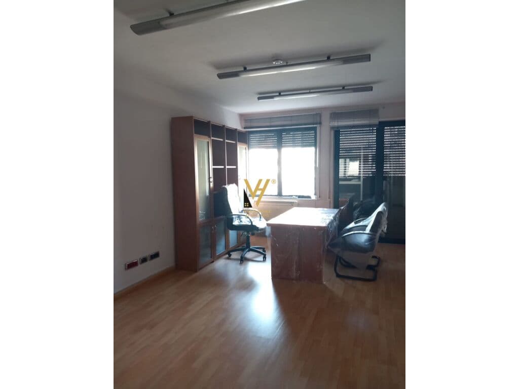 Jepet zyre me qera prane Qendres Kristal 310 m2 4
