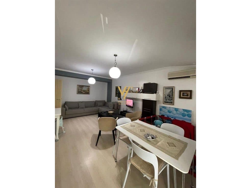 JEPET APARTAMENT 2+1+3 BLK ME QIRA NE ISH BLLOK 800 EURO