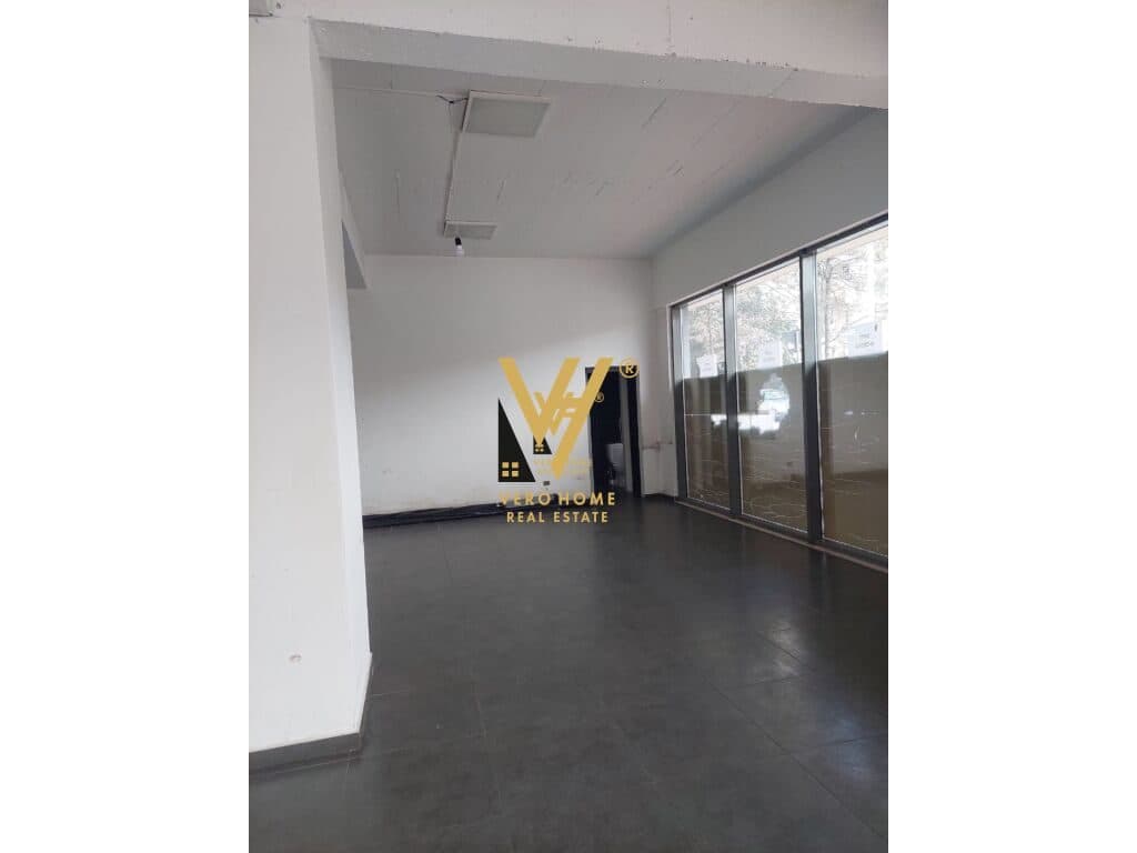 SHITET DYQAN 82 M2 TE RRUGA E DIBRES 260.000 EURO