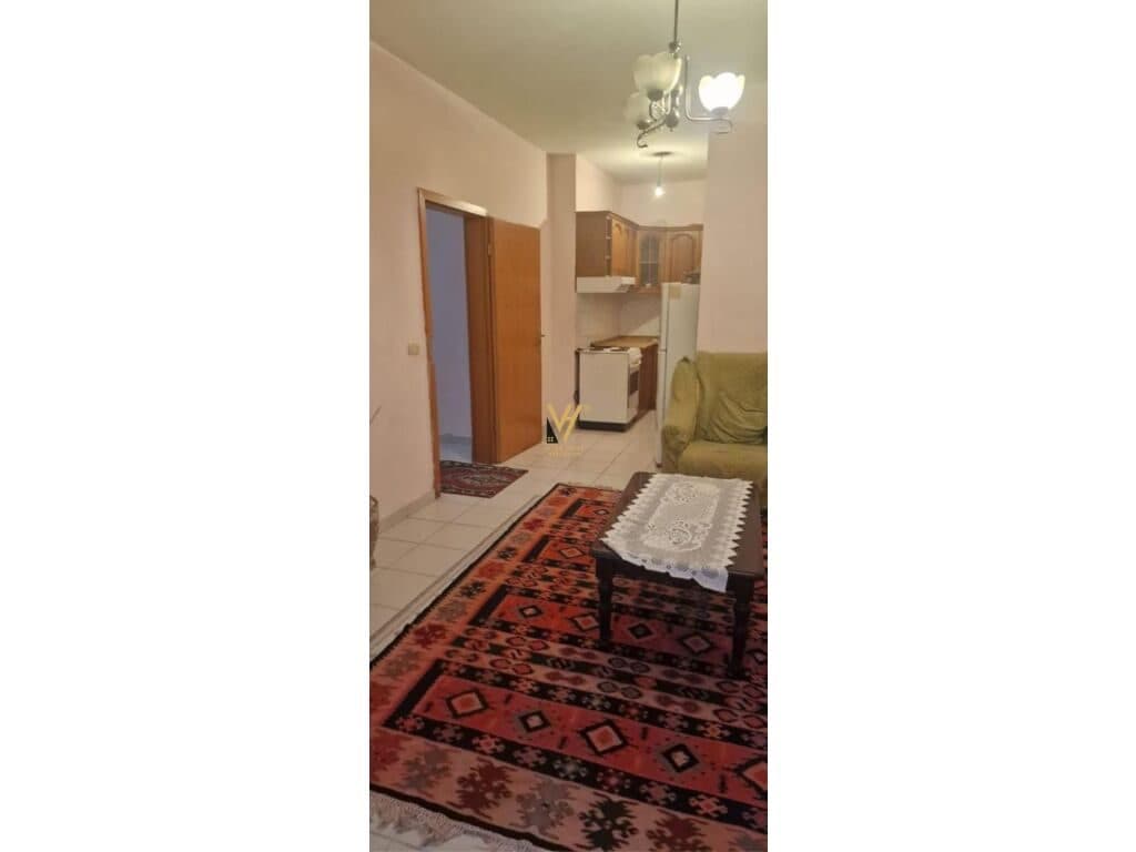 Shitet apartament 1+1 te Rruga Myslym Shyri 65 m2