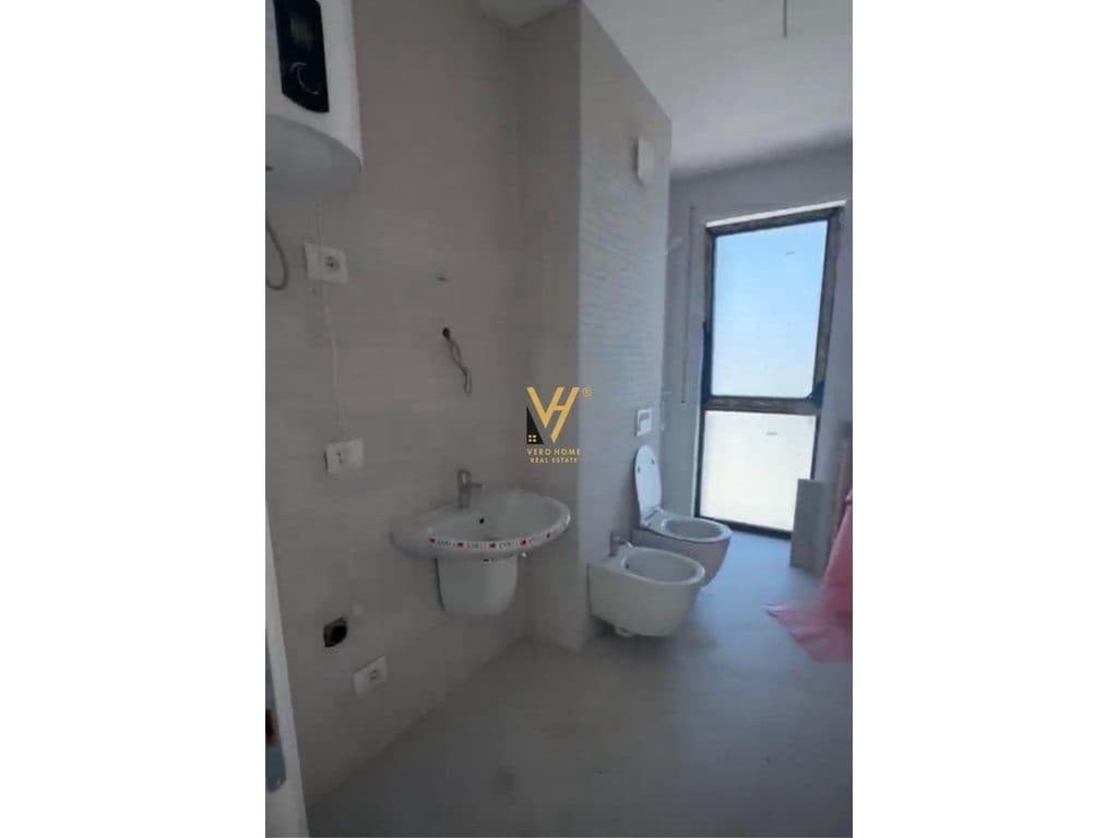 JEPET APARTAMENT 2+1+2 ME QIRA TEK ISH DOGANA 60.000 LEKE 3