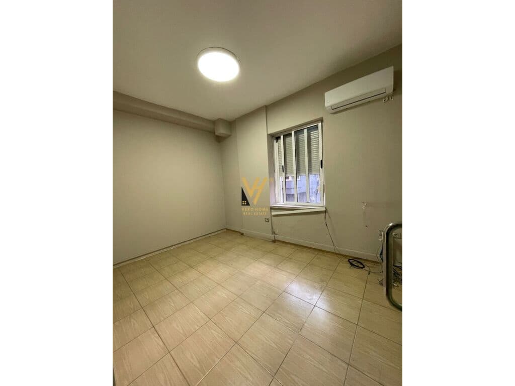 Jepet Zyre me qera ne Bllok 140 m2 2