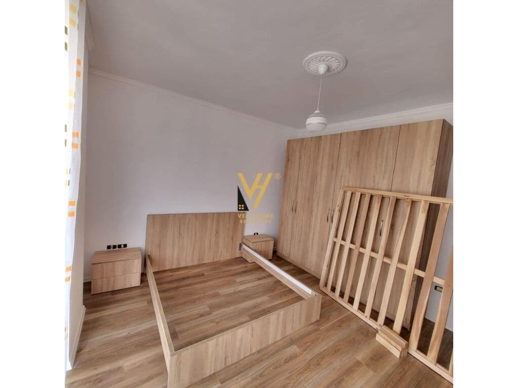 Shitet Apartament 2+1+2 te Unaza e Re , Pallatet Fratari 100 m2 2