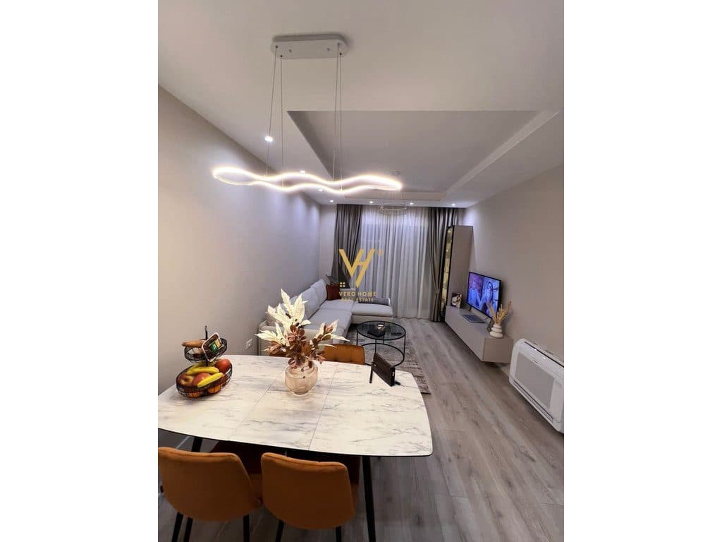JEPET APARTAMENT 2+1+BLK ME QERA TE KOM.KONTAKT, 21 DHJETORI 800 EURO