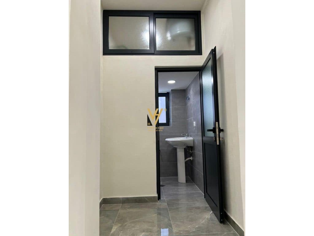 SHITET DYQAN 89 M2 TE STADIUMI DINAMO 525.000 EURO 4