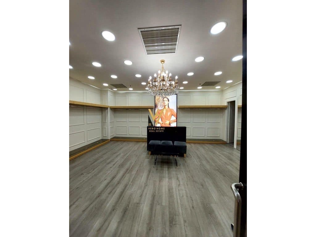 JEPET AMBIENT BIZNESI 64 M2 ME QERA TE GALERIA ETC 1.200 EURO 2