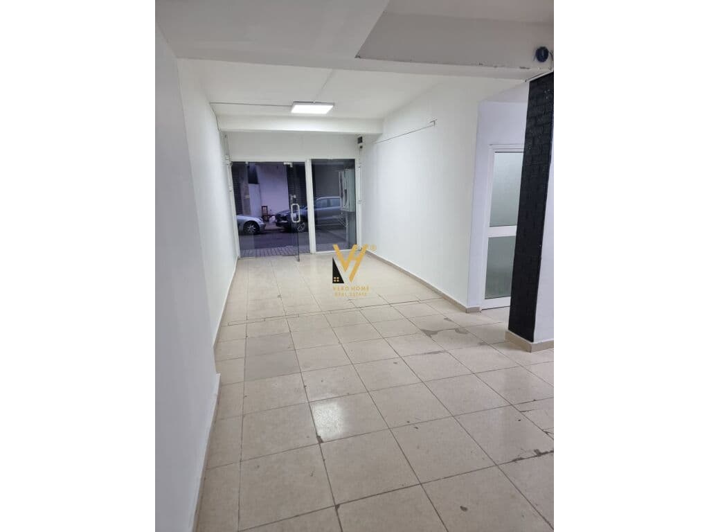 Jepet Dyqan me qera ne Laprake 45 m2 3