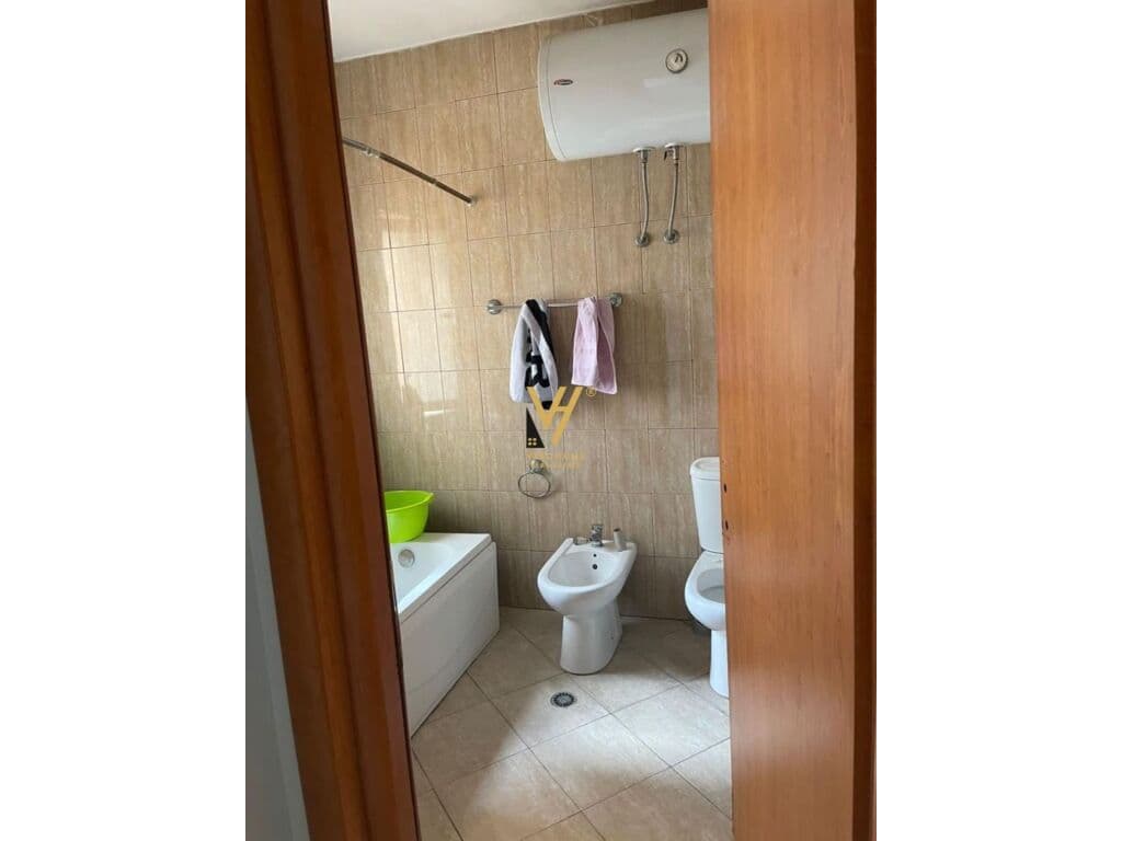 Shitet apartament 1+1+ballkon te Rruga Siri Kodra 76 m2 4
