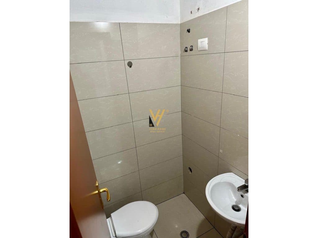 JEPET ZYRE 70 M2 ME QIRA TE PROKURORIA E TIRANES 120.000 LEKE 4