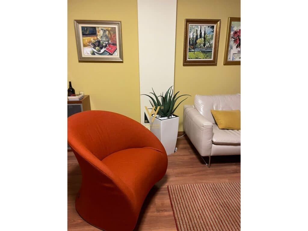 Jepet Apartament 2+1+2+ballkon me qera te Ish Blloku 120 m2
