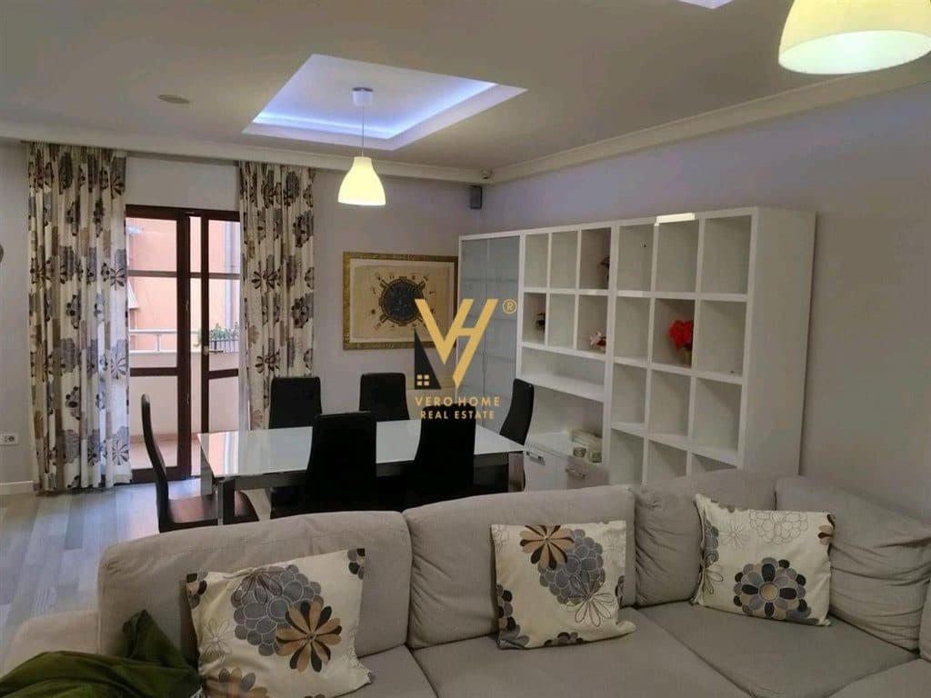 JEPET APARTAMENT 3+1+BLK ME QERA TE KOMUNA E PARISIT 850 EURO