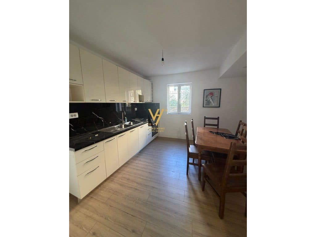 JEPET APARTAMENT 4+1 ME QIRA TE KODRA E DIELLIT 75.000 LEKE