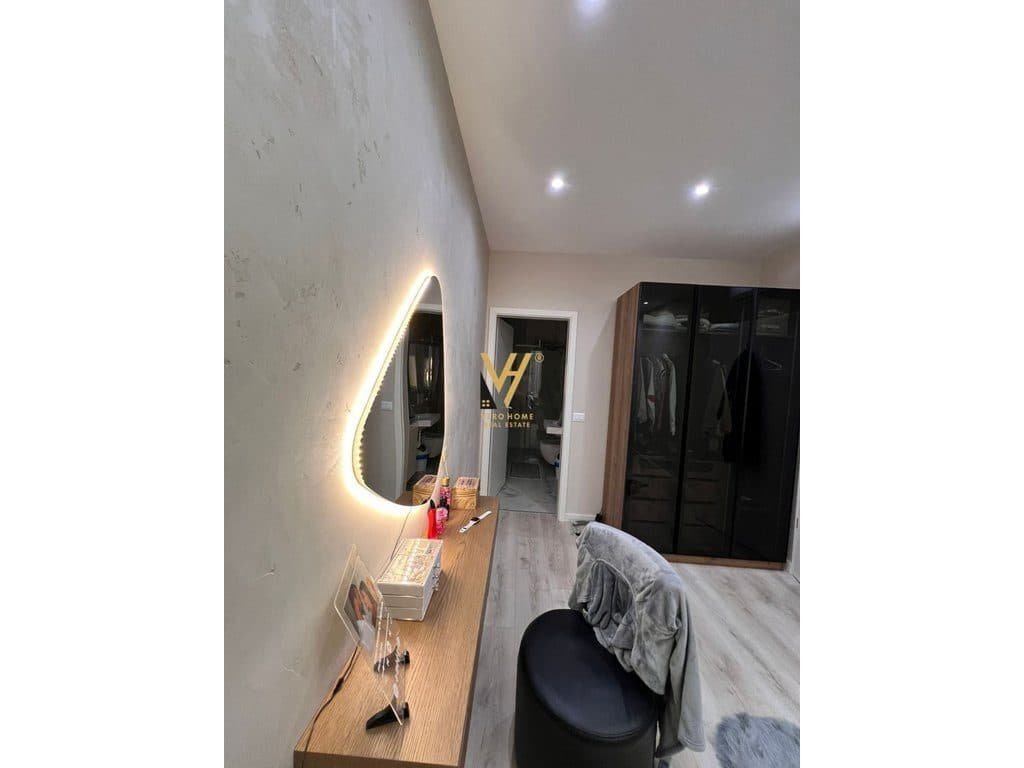 JEPET APARTAMENT 2+1+BLK ME QERA TE KOM.KONTAKT, 21 DHJETORI 800 EURO 4