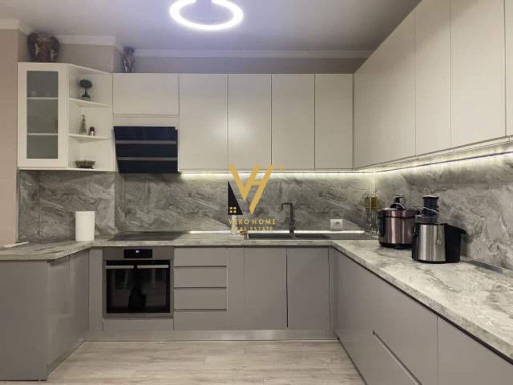 Jepet Apartament 2+1+2+ballkon me qera te Rruga Bedri Karapici 102 m2 2