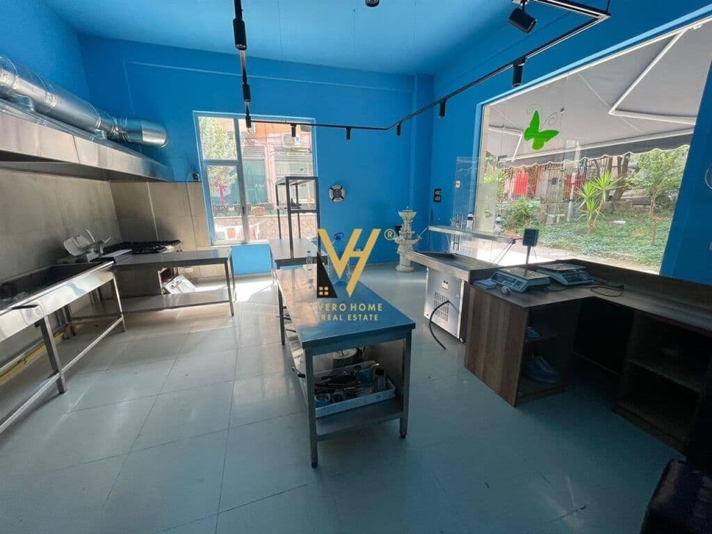 Jepet Ambient Biznesi me qera te Komuna e Parisit 65 m2