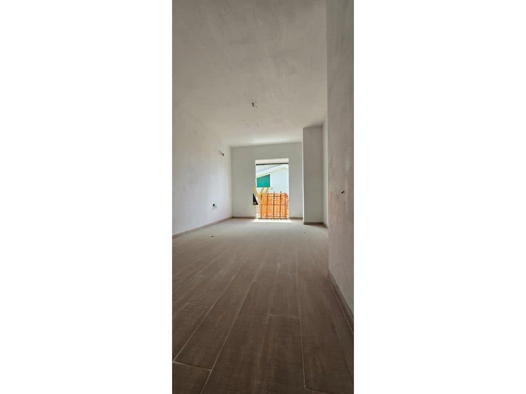 SHITET APARTAMENT 1+1 TE STACIONI I TRENIT 140.000 EURO 2