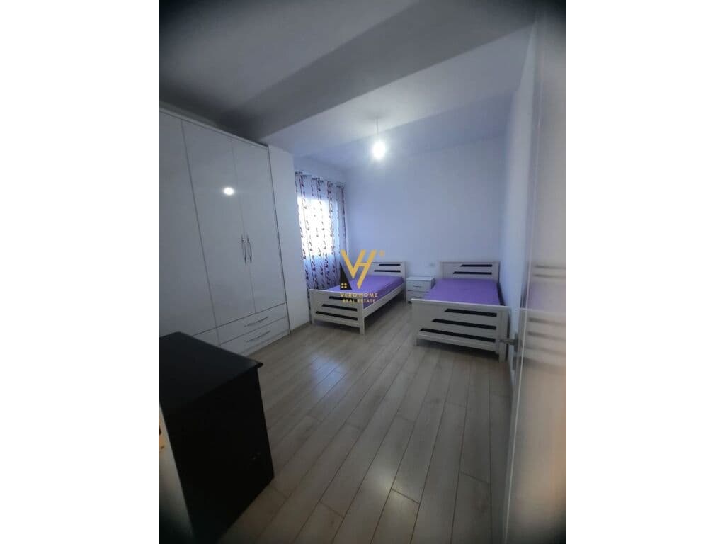 Jepet Apartament 2+1+ballkon me qera te Unaza e Re 90 m2 3