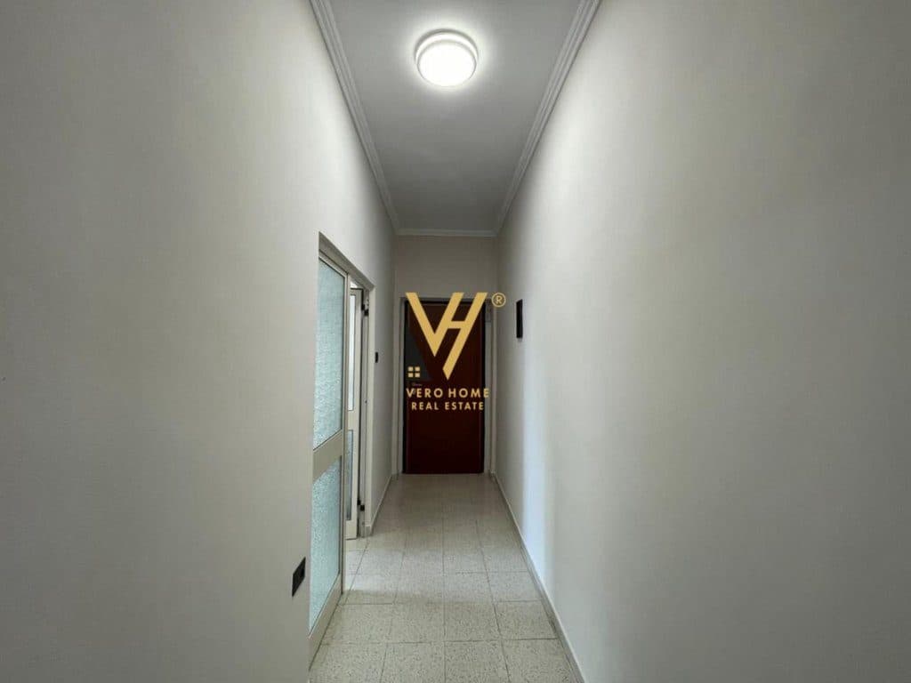 JEPET ZYRE 70 M2 ME QIRA TE SHALLVARET 700 EURO 3