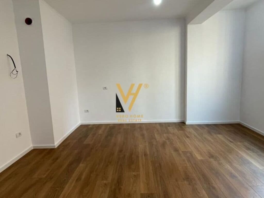 Shitet apartament 1+1 te Rruga e Elbasanit 62 m2